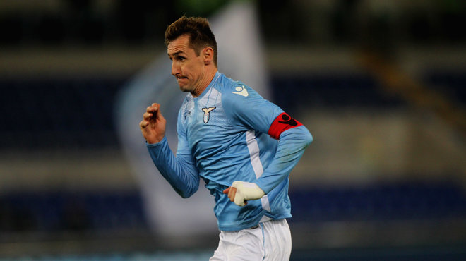 发布仅4个小时后，梅西造访诺坎普社媒动态点赞已突破1000万（发布4小时，梅西造访诺坎普动态点赞突破千万）