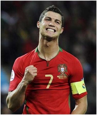 马雷斯卡：下半场球队本应进更多球，裁判判罚尺度让我很不满（马雷斯卡：下半场本该收获更多进球，对裁判吹罚尺度十分不满）