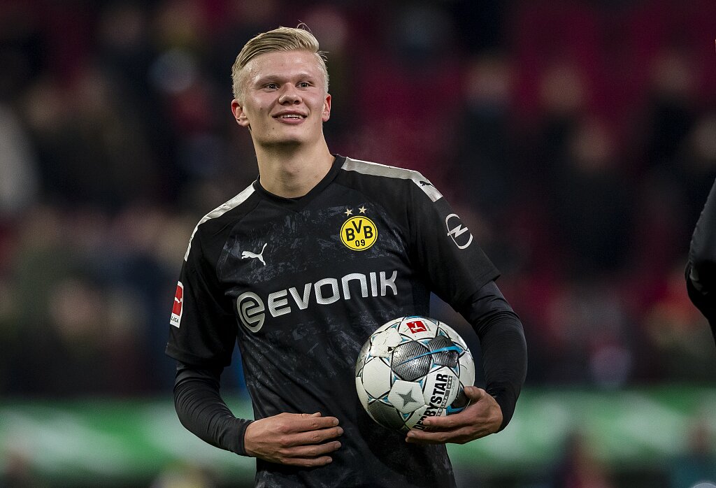 阿斯：西足协主席介入亚马尔事件；国家队和巴萨队医关系不睦（阿斯：西足协主席出面调停亚马尔风波，国家队与巴萨队医关系紧张）