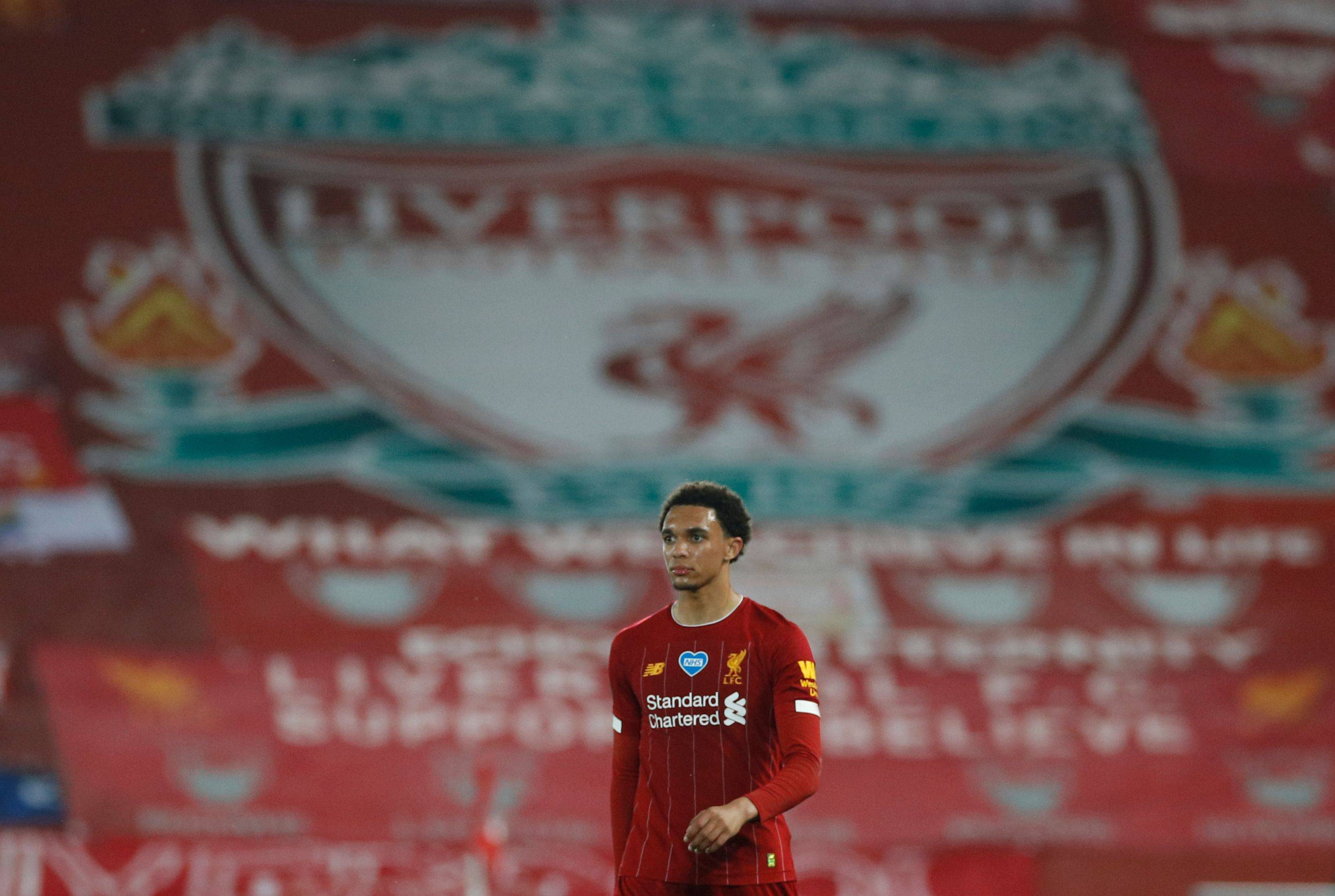 董路批评中国球迷不热爱足球，中国男足多次无缘世界杯，呼吁提升足球热情。（董路称国足球迷缺乏热情：男足屡失世界杯门票，呼吁激发足球热爱）