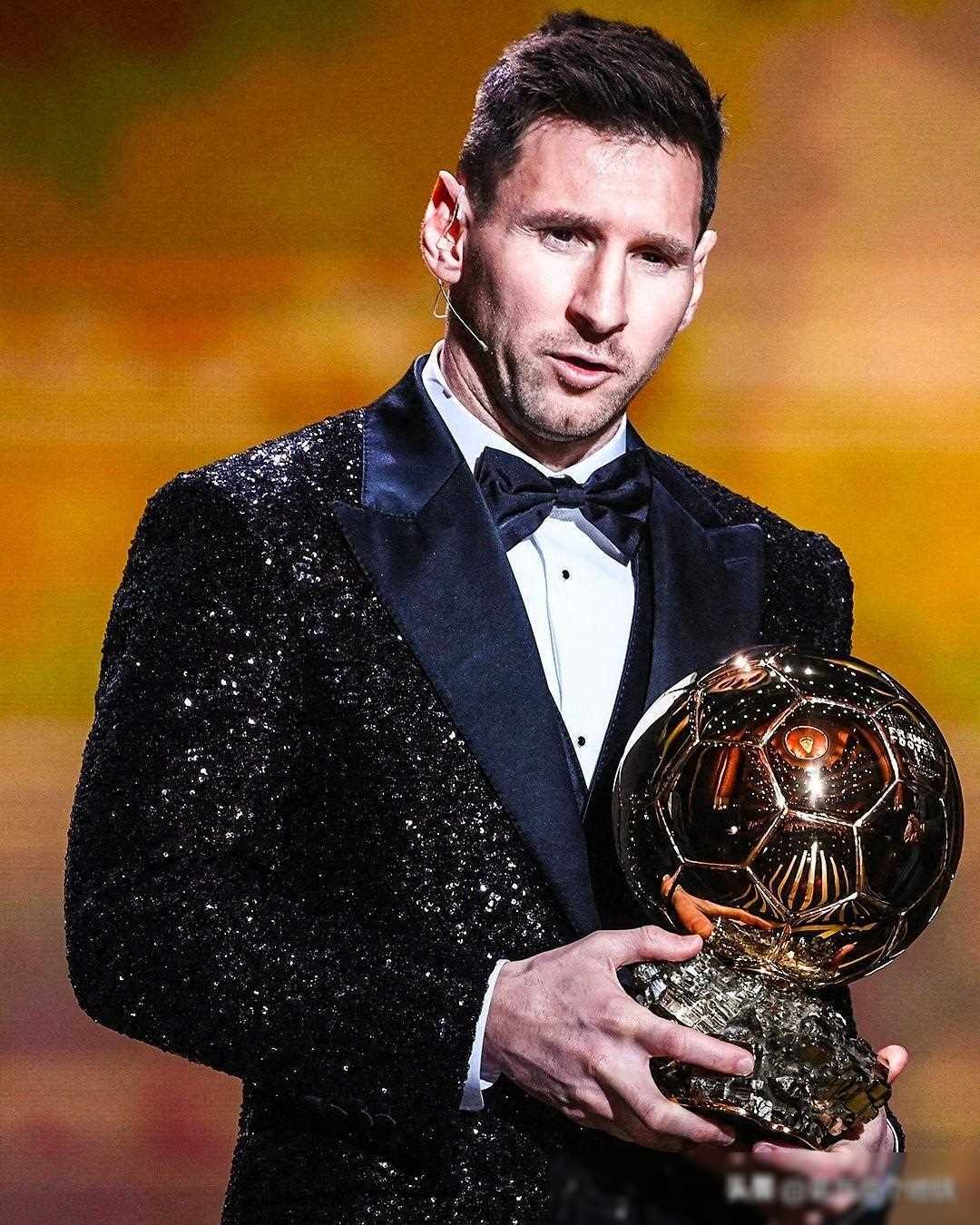 佳夫：作为后卫单场比赛进俩球不常见；沃尔特马德是顶级前锋（佳夫：后卫单场梅开二度少见；沃尔特马德是顶级前锋）