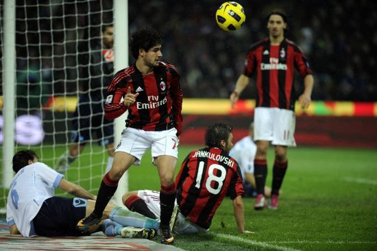 巴萨中场控制力逐渐恢复（巴萨中场掌控力稳步回升）