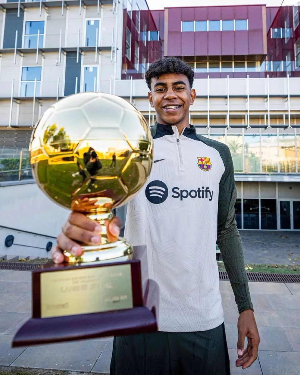 传记作者：莱万曾不满哈维的训练，他在波兰和拜仁都曾施压换帅（传记作者称：莱万不满哈维训练方式，曾在波兰与拜仁推动更换主帅）