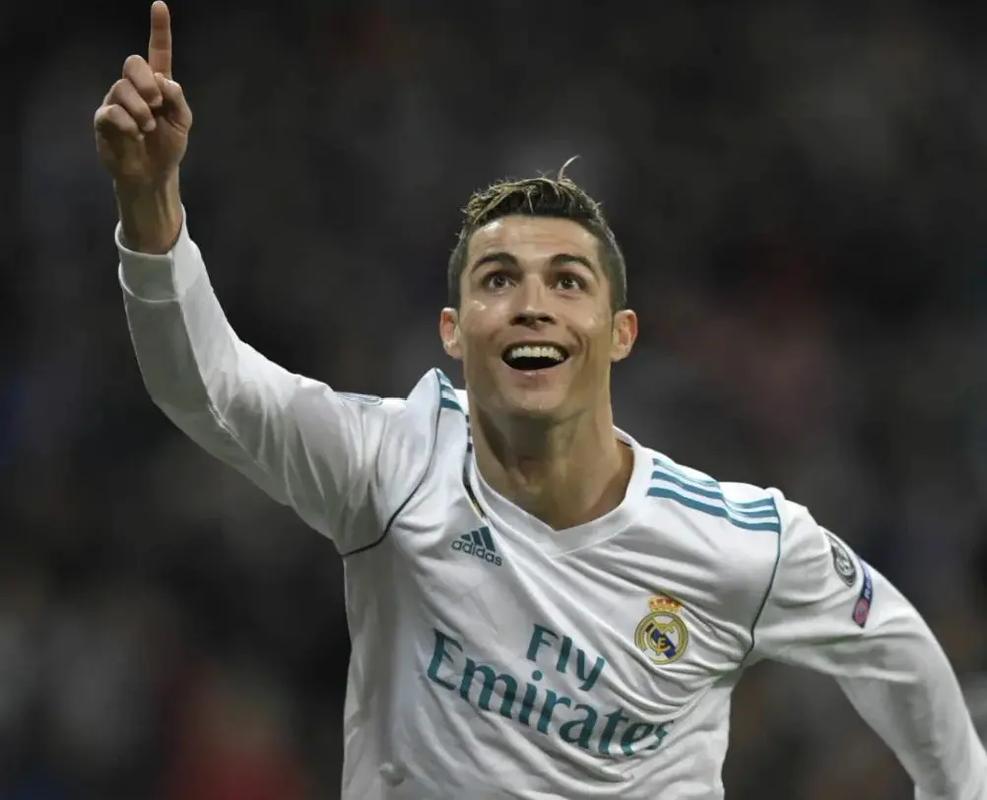 卫报：热刺有意富勒姆左后卫罗宾逊，也会寻找一名攻击型中场