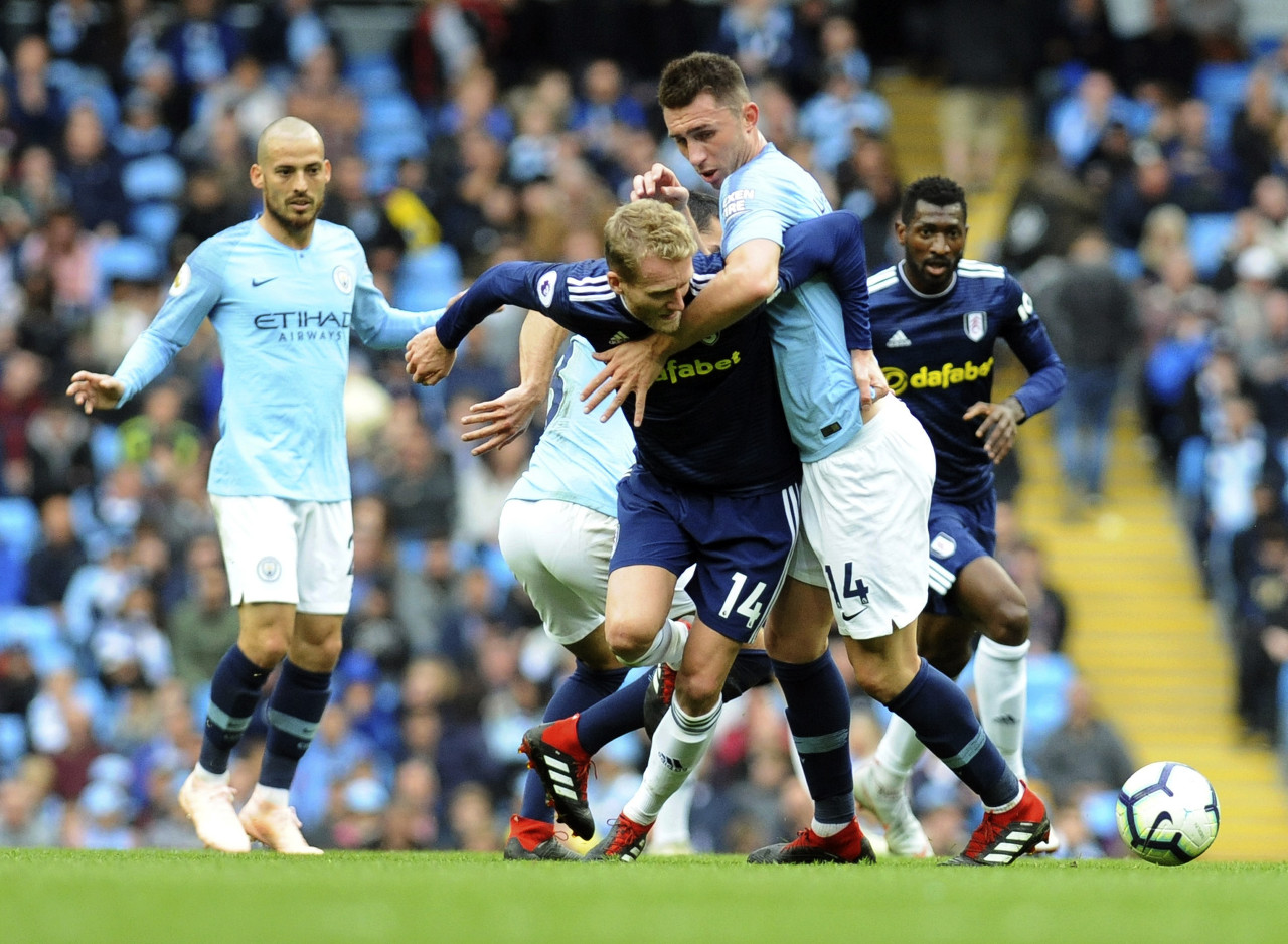 补时阶段两黄变一红，皇马后卫卡雷拉斯职业生涯首次被罚下（补时两黄累积成红牌，皇马后卫卡雷拉斯生涯首度被逐）