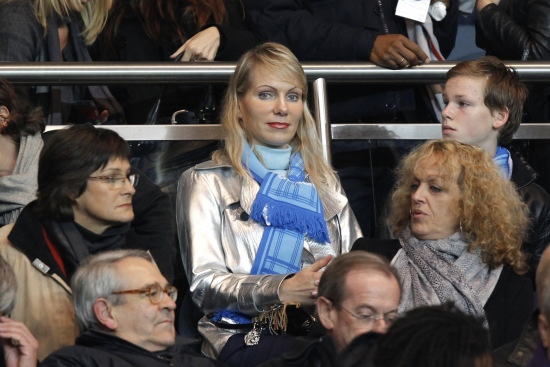 半场战报：比利亚雷亚尔1-1马略卡，赫拉德-莫雷诺建功，萨穆-科斯塔破门（半场：比利亚雷亚尔与马略卡1-1，赫拉德-莫雷诺与萨穆-科斯塔各入一球）