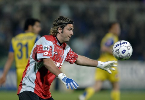 中场大闸，赫拉芬贝赫当选国米vs利物浦全场最佳球员（赫拉芬贝赫统治中场，荣膺国米vs利物浦全场最佳）