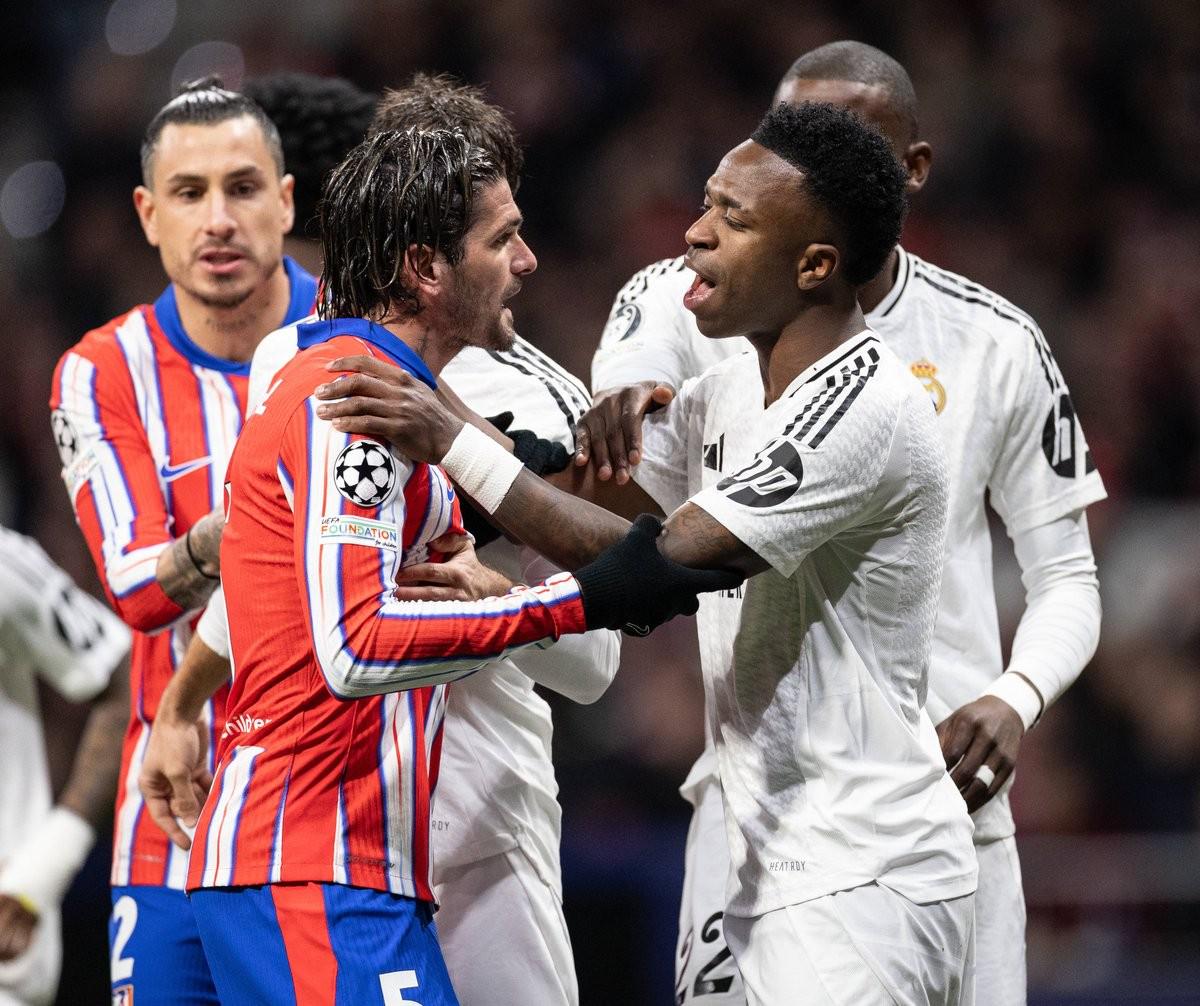 深圳男篮逆转北京王薪凯关键表现（王薪凯发威助深圳男篮逆转北京）