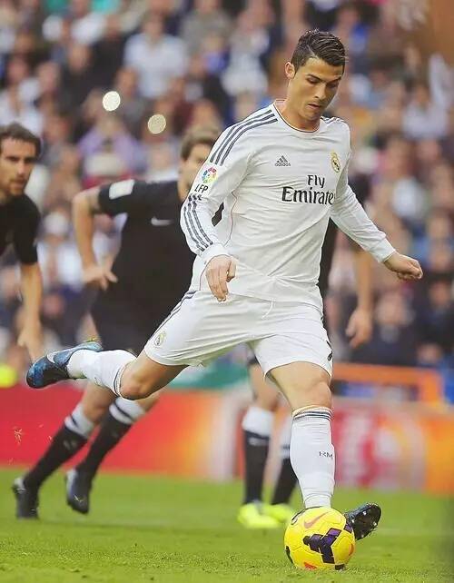 英超积分榜：曼城暂升二桑德兰仍高歌 纽卡超曼联红军（英超积分榜：曼城暂居次席 桑德兰势头不减 纽卡压过曼联与红军）